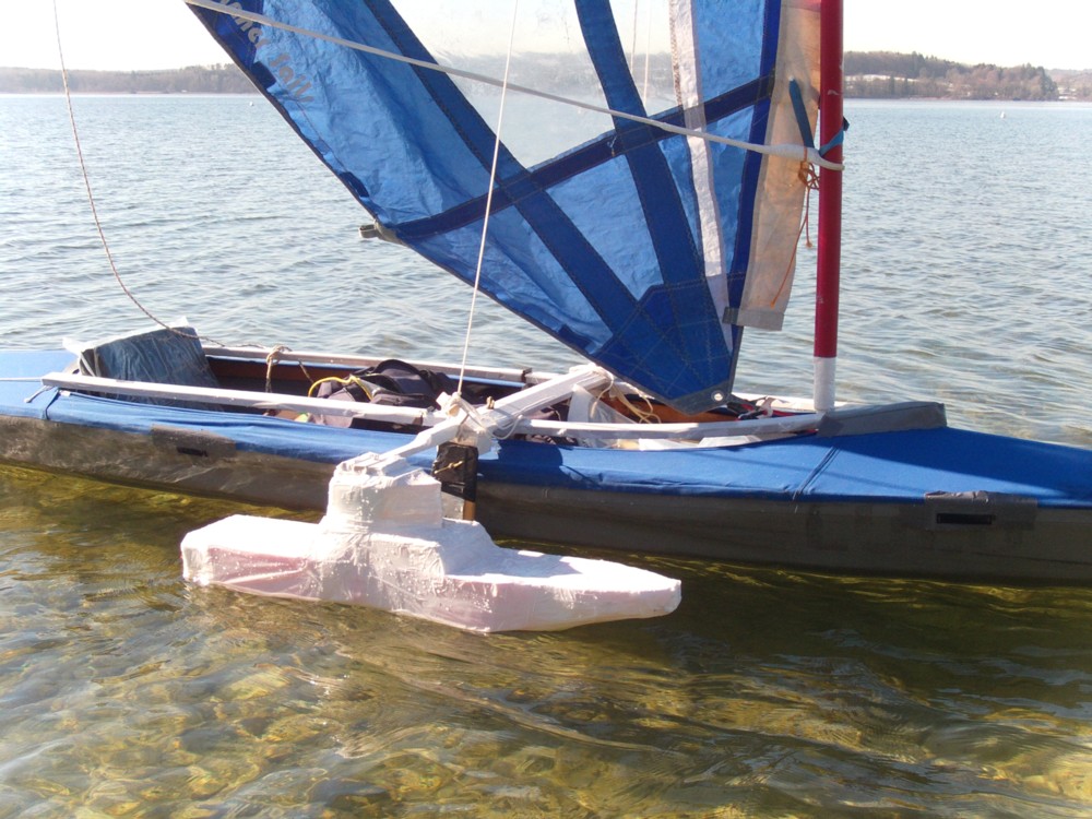 Faltboot Segeln mit Ausleger